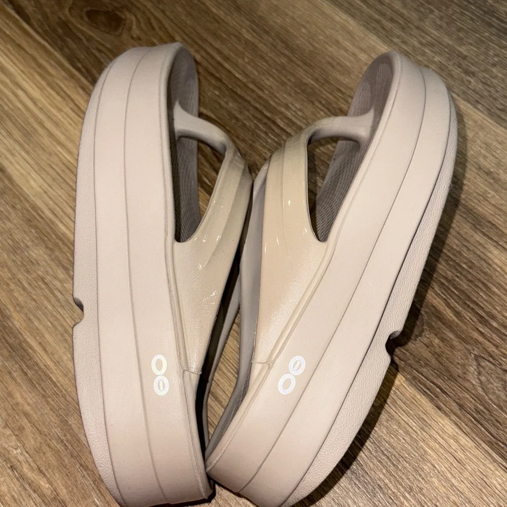 Oofos tan sandals size women’s 8 - Picture 5 of 8